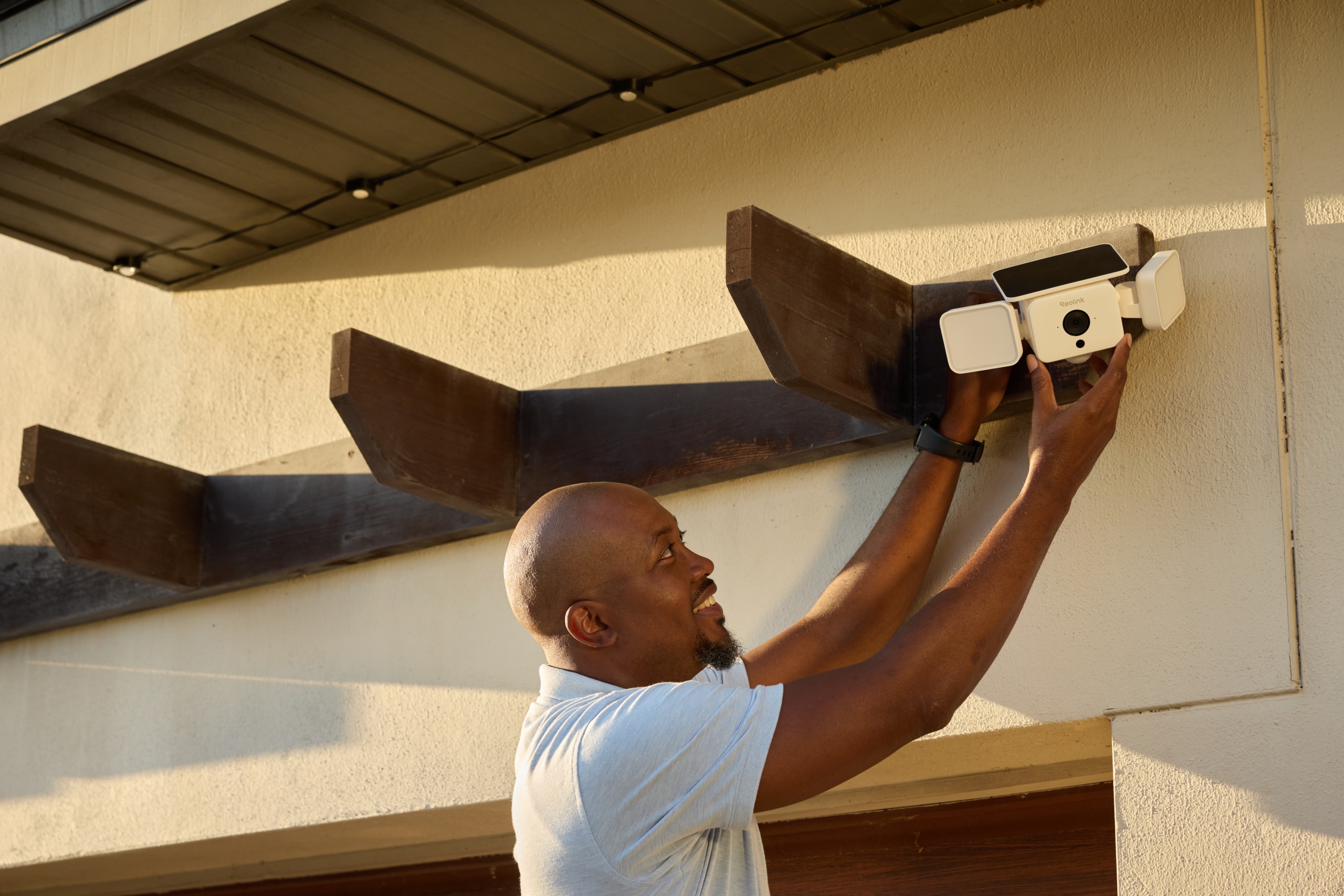 manofmany.com - Jacob Osborn - Reolink's Latest Home Security Floodlight is Pure Solar-Powered Simplicity