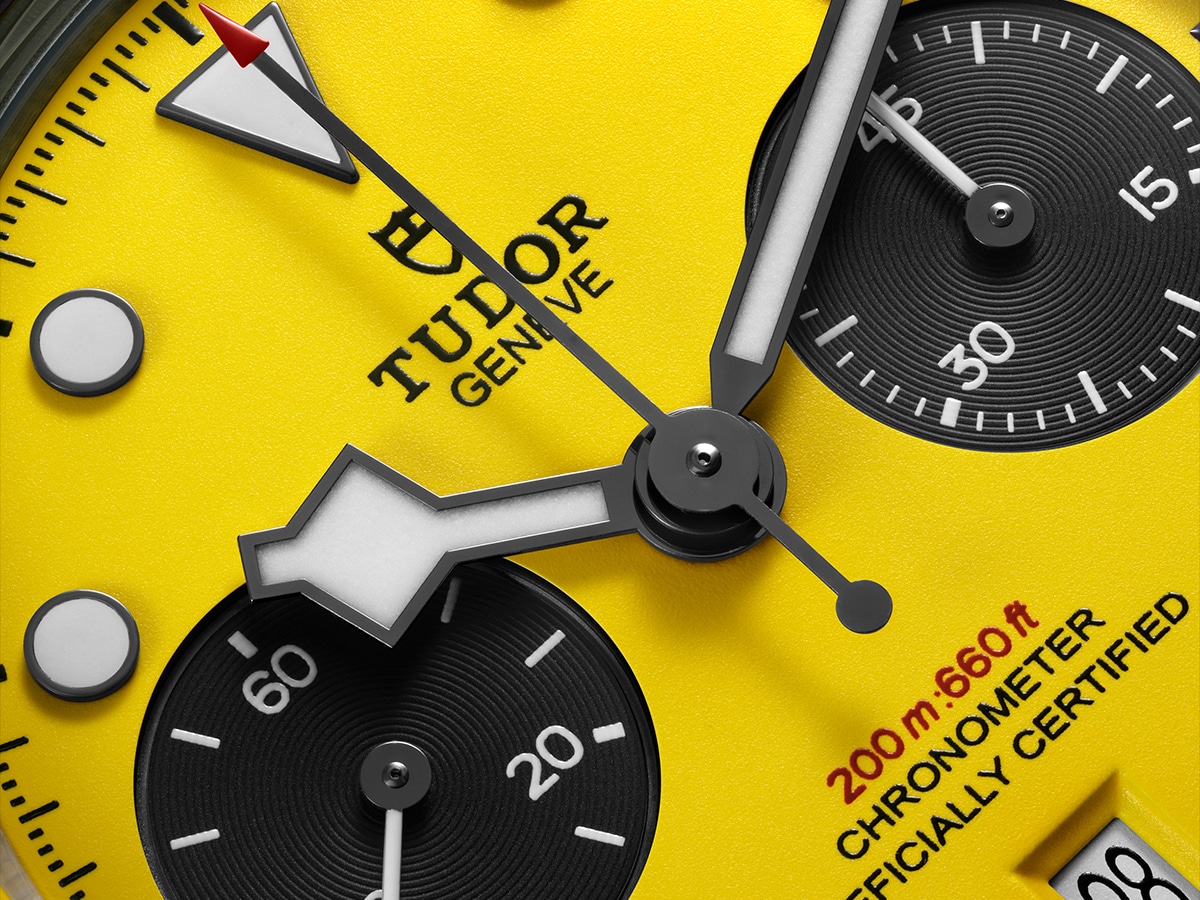 Black bay chrono 39 bumblebee ref 79310n dial close up