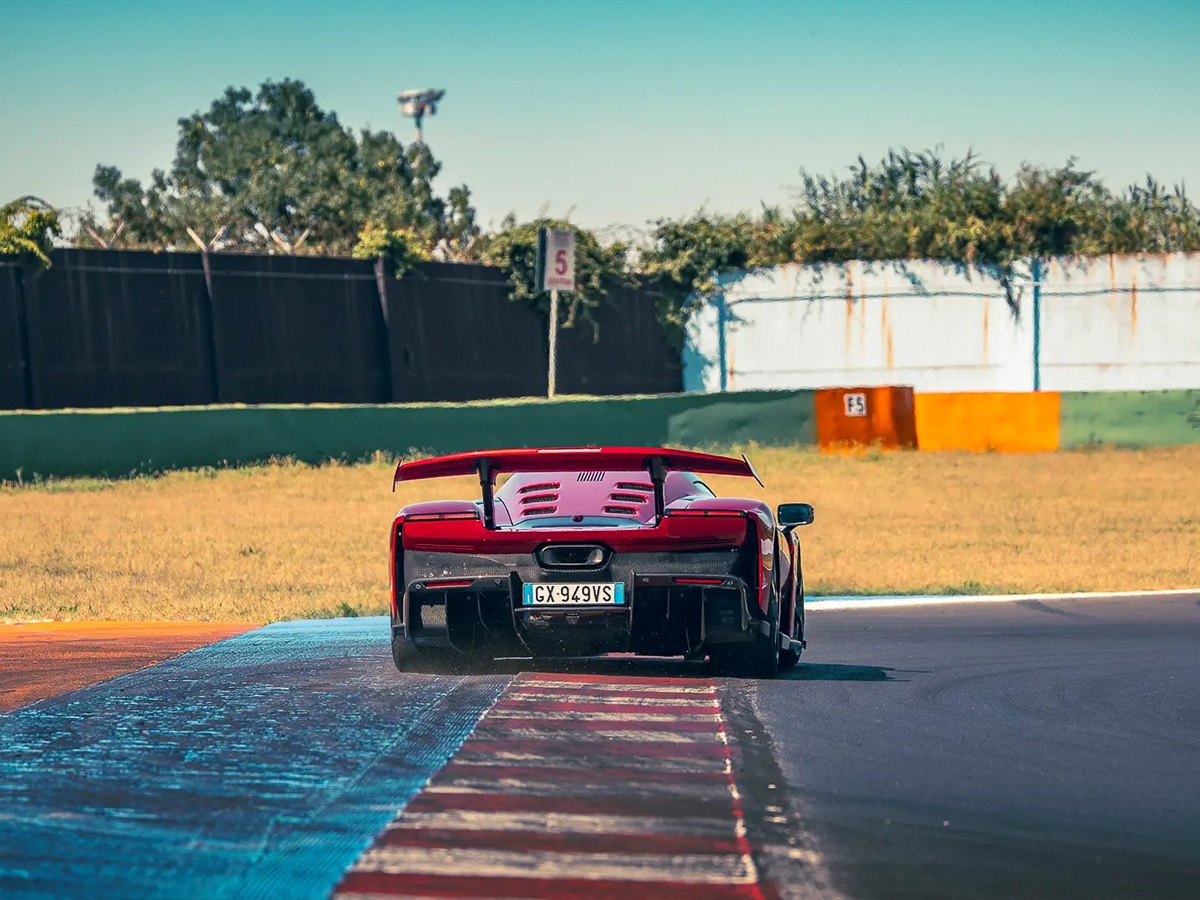 Ferrari f80 review 2