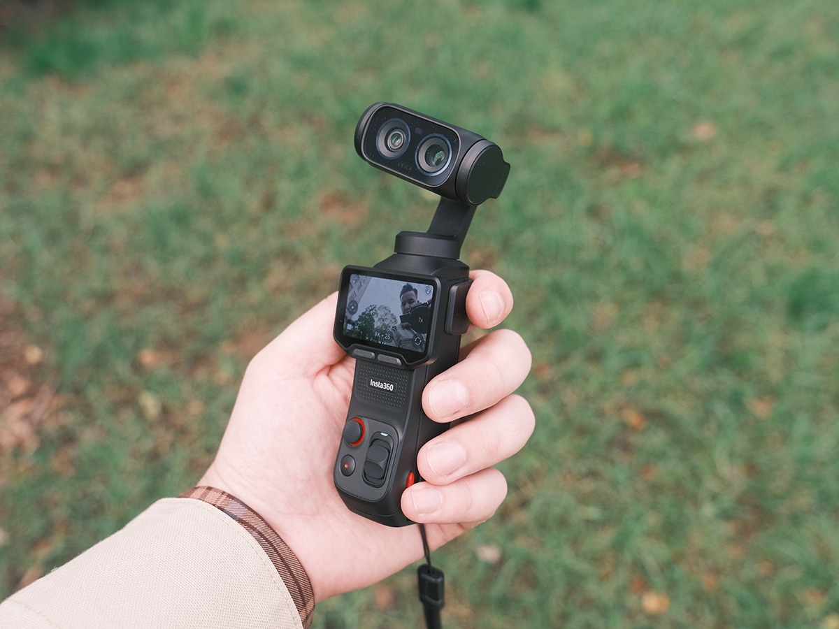 Insta360 luna ultra in hand