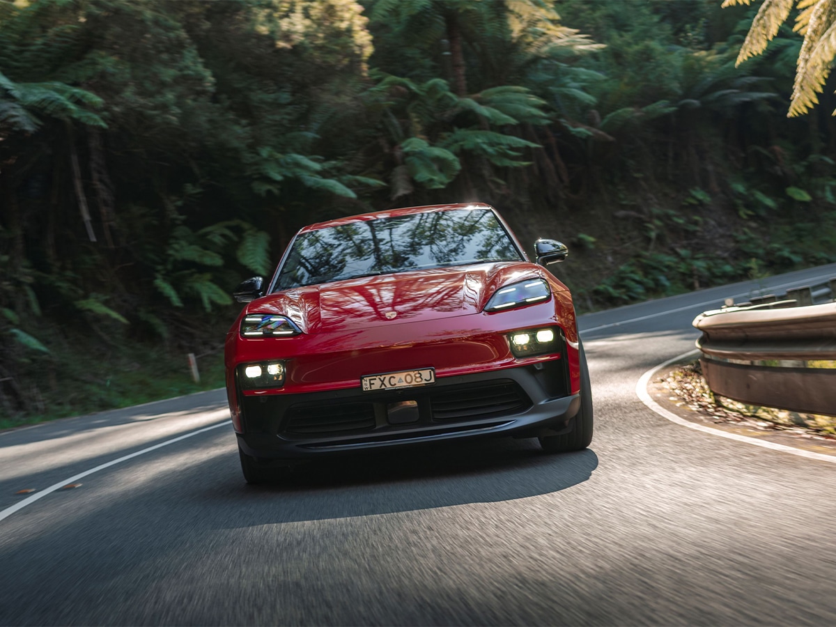 Macan gts on road 3