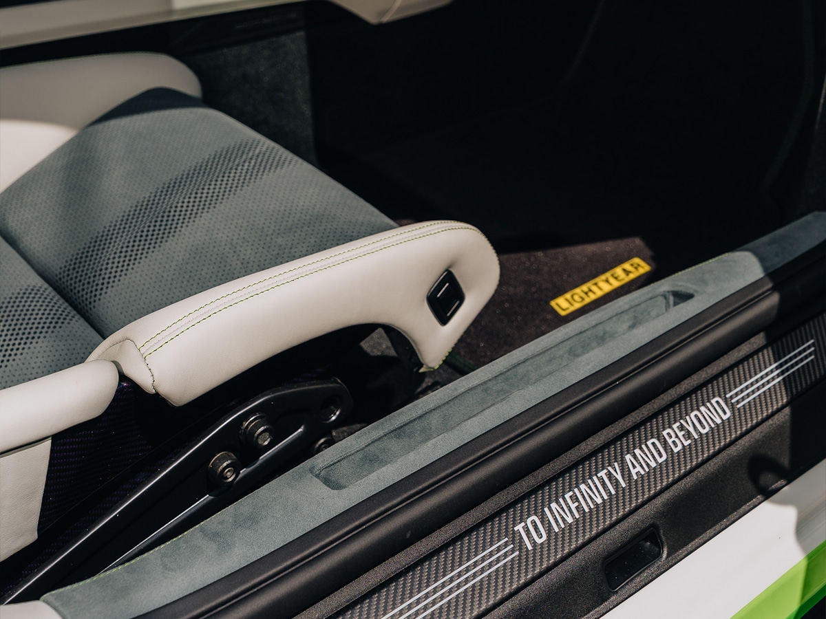 Porsche 911 gt3 rs buzz lightyear interior