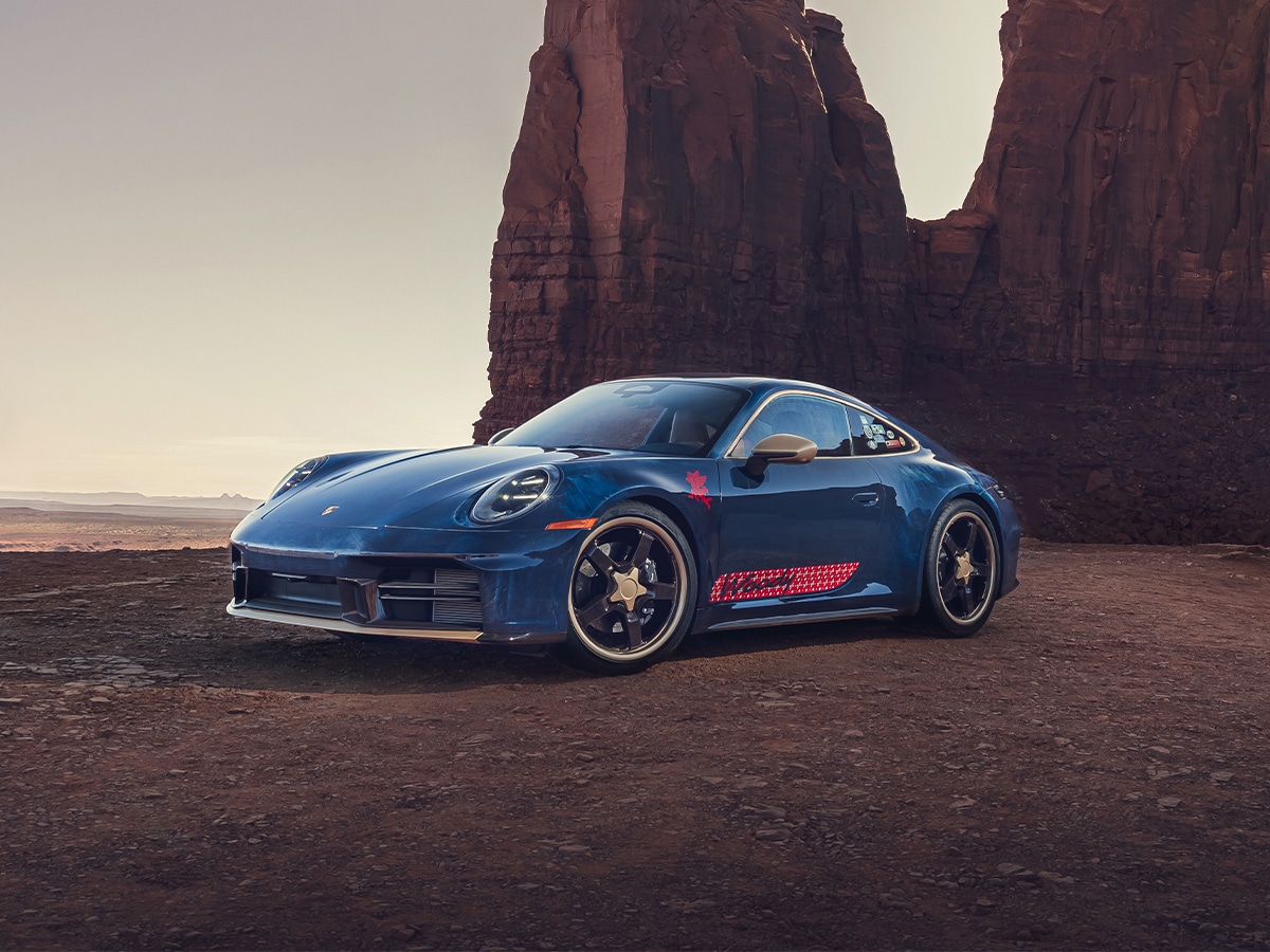 Porsche 911 Story 最新版 Porsche 911 Carrera T Woody Edition Is a Denim-Textured Sports Car
