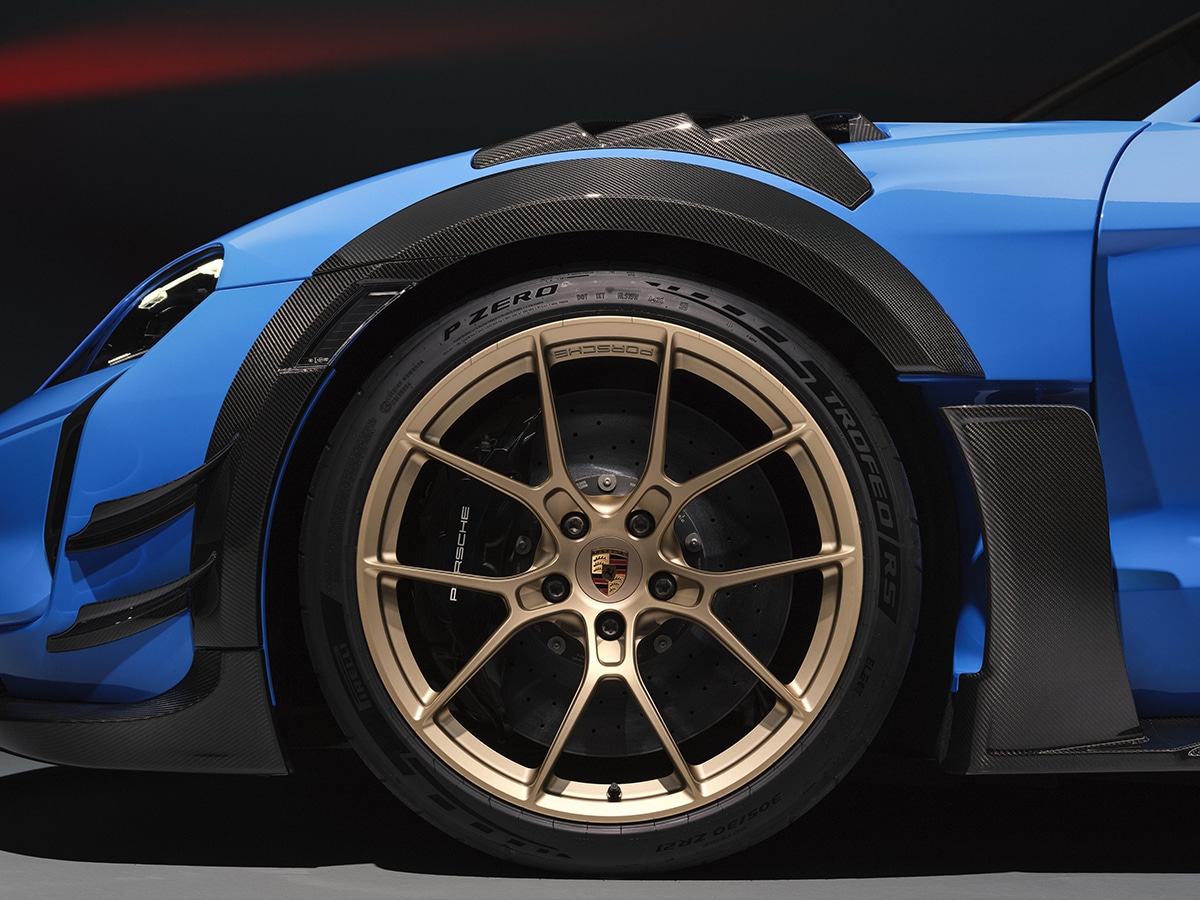 Porsche e shift taycan wheel