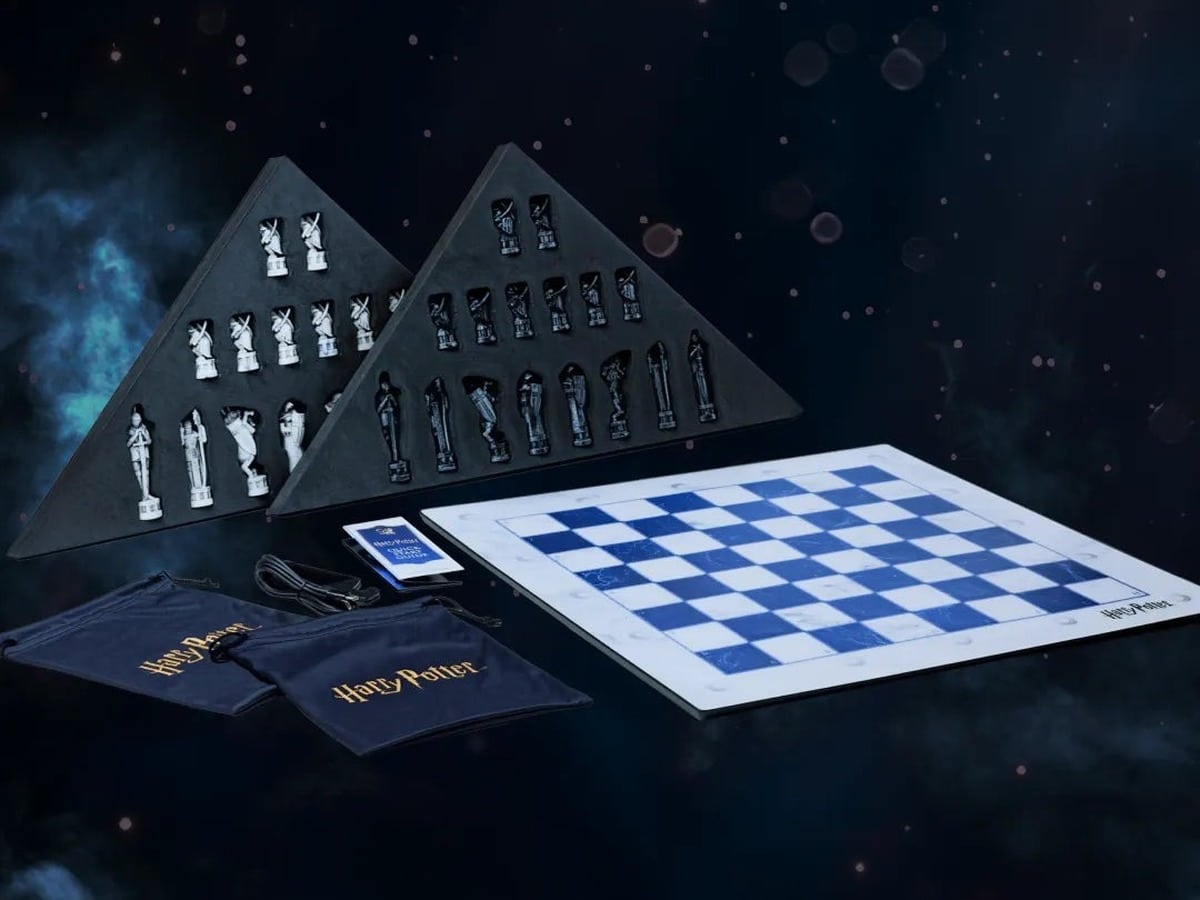 GoChess Wizard Lite Harry Potter sculpted chess pieces and board