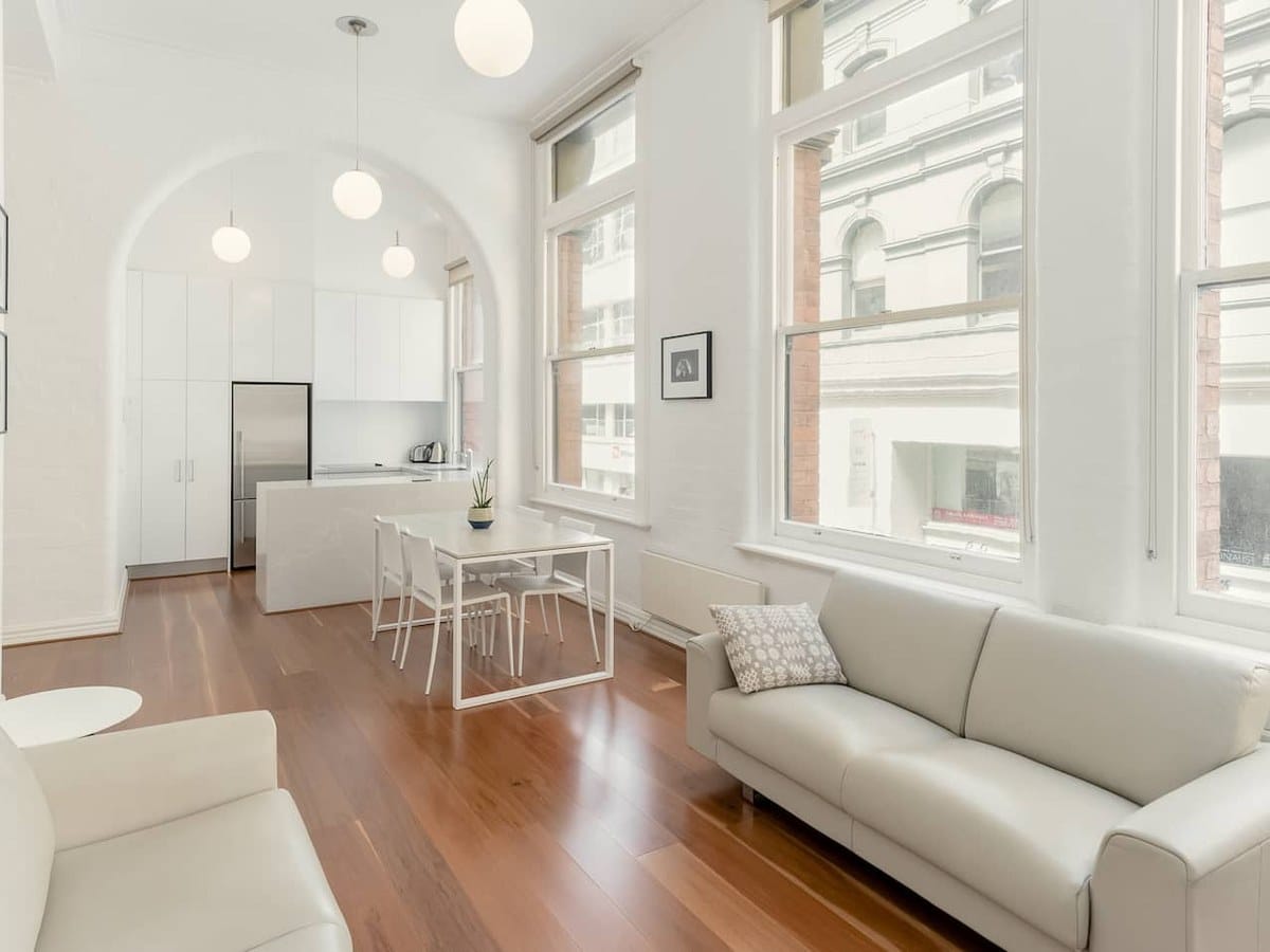 Airy Minimalist Flat near the Fashion Precinct