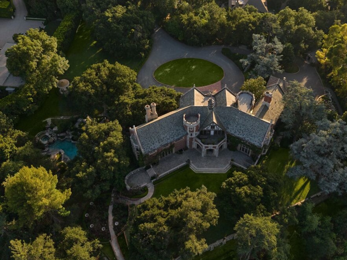 Batman wayne manor pasdena for sale 3