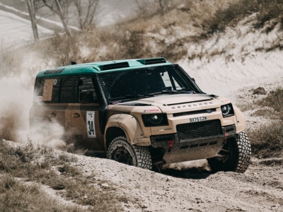 Defender Dakar D7X-R Is A Loud, Brutal And Brilliant Desert Machine