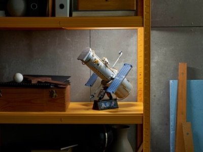 LEGO's New Hubble Space Telescope Set Finally Gives the Observatory Centre Stage
