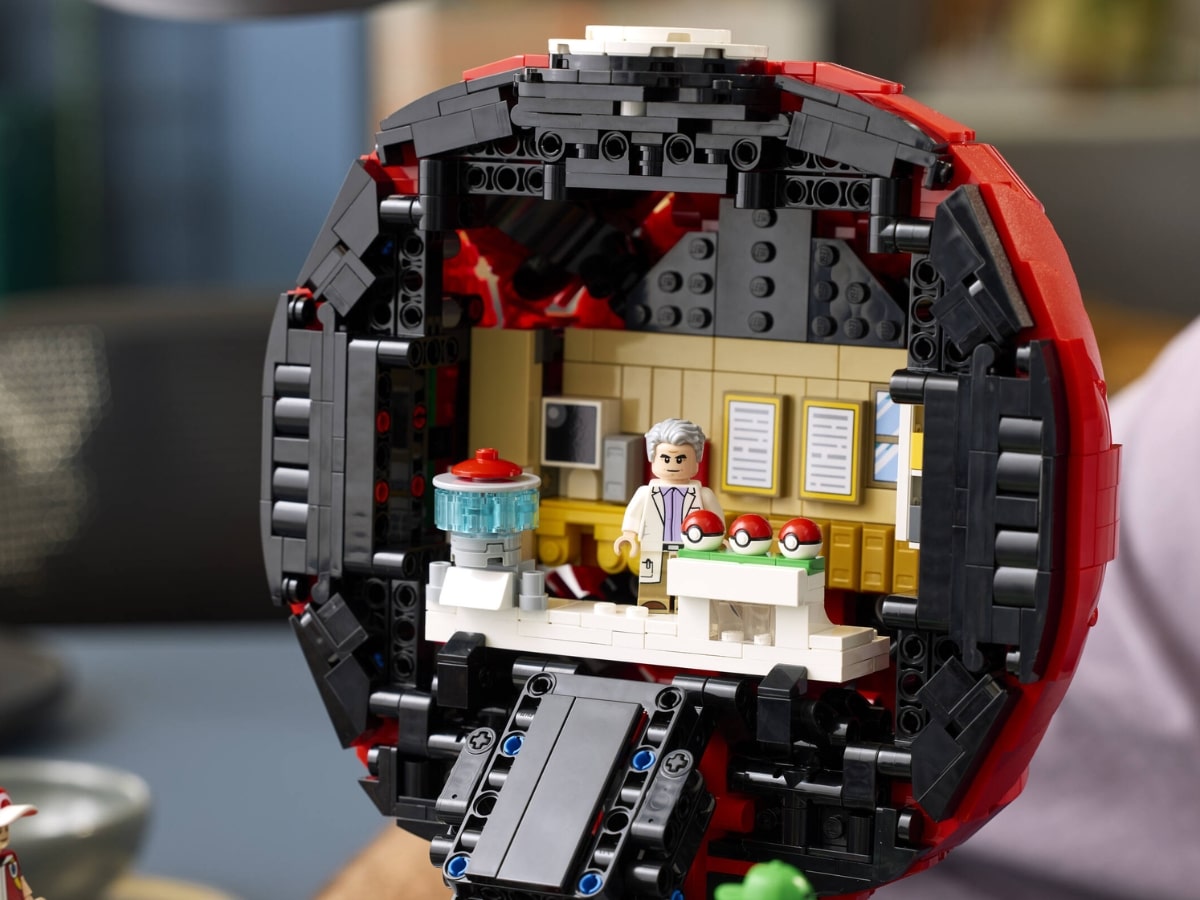 Lego x pokemon iconic trainer moments poké ball 10