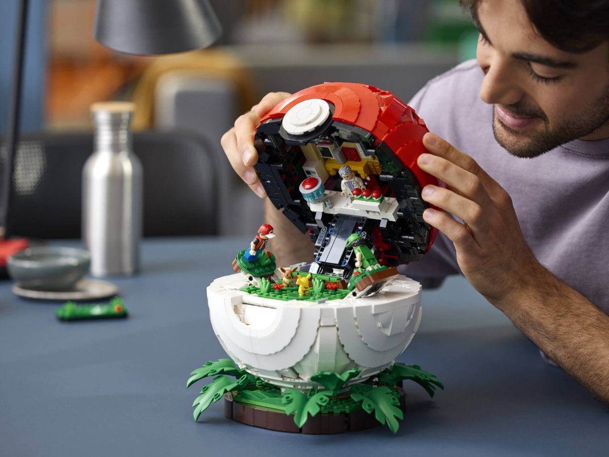 Lego x pokemon iconic trainer moments poké ball 5