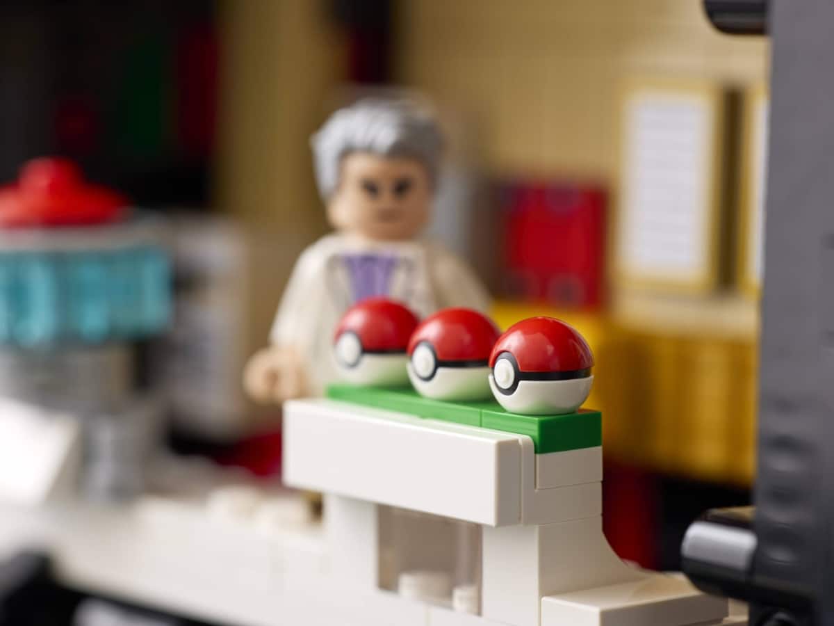 Lego x pokemon iconic trainer moments poké ball 7