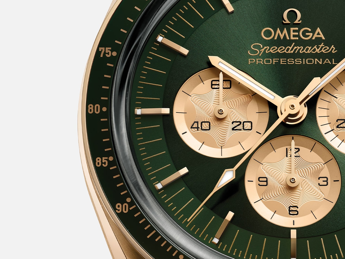 Omega speed master moonwatch ref 310 60 42 50 10 002 sub dial close up