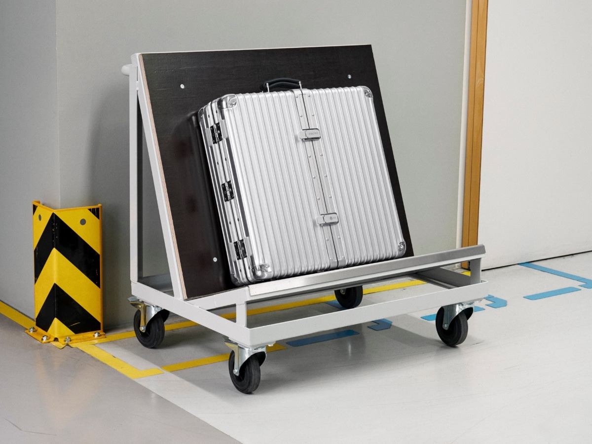 Rimowa dartboard case 2