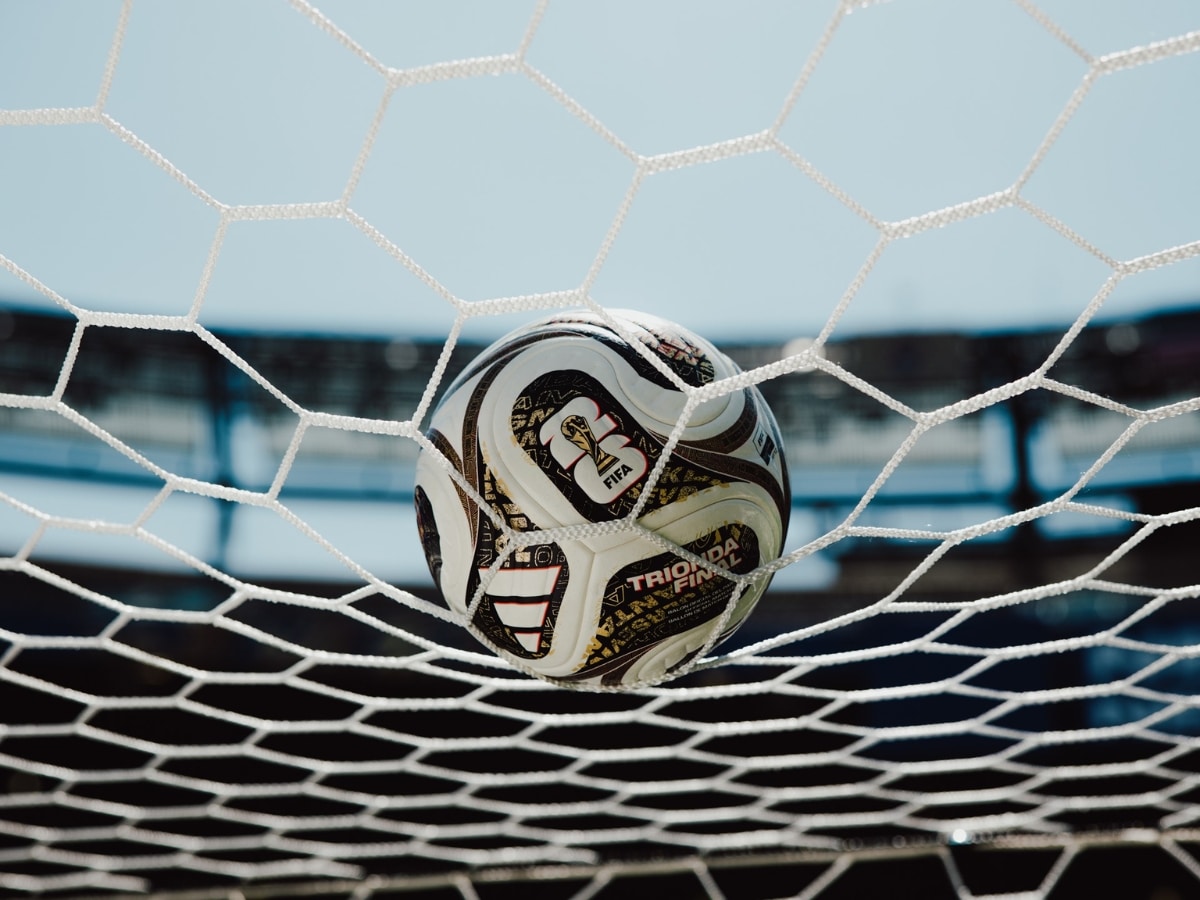 Adidas trionda final official world cup match ball 4