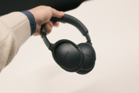 Bose quietcomfort 2nd gen in hand 2