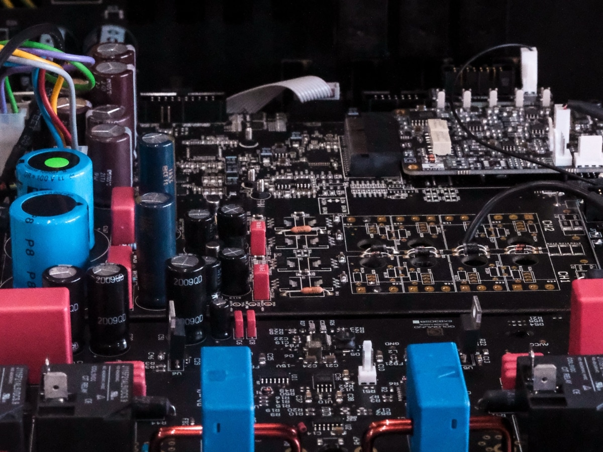 Goldmund telos 9800 amp 7