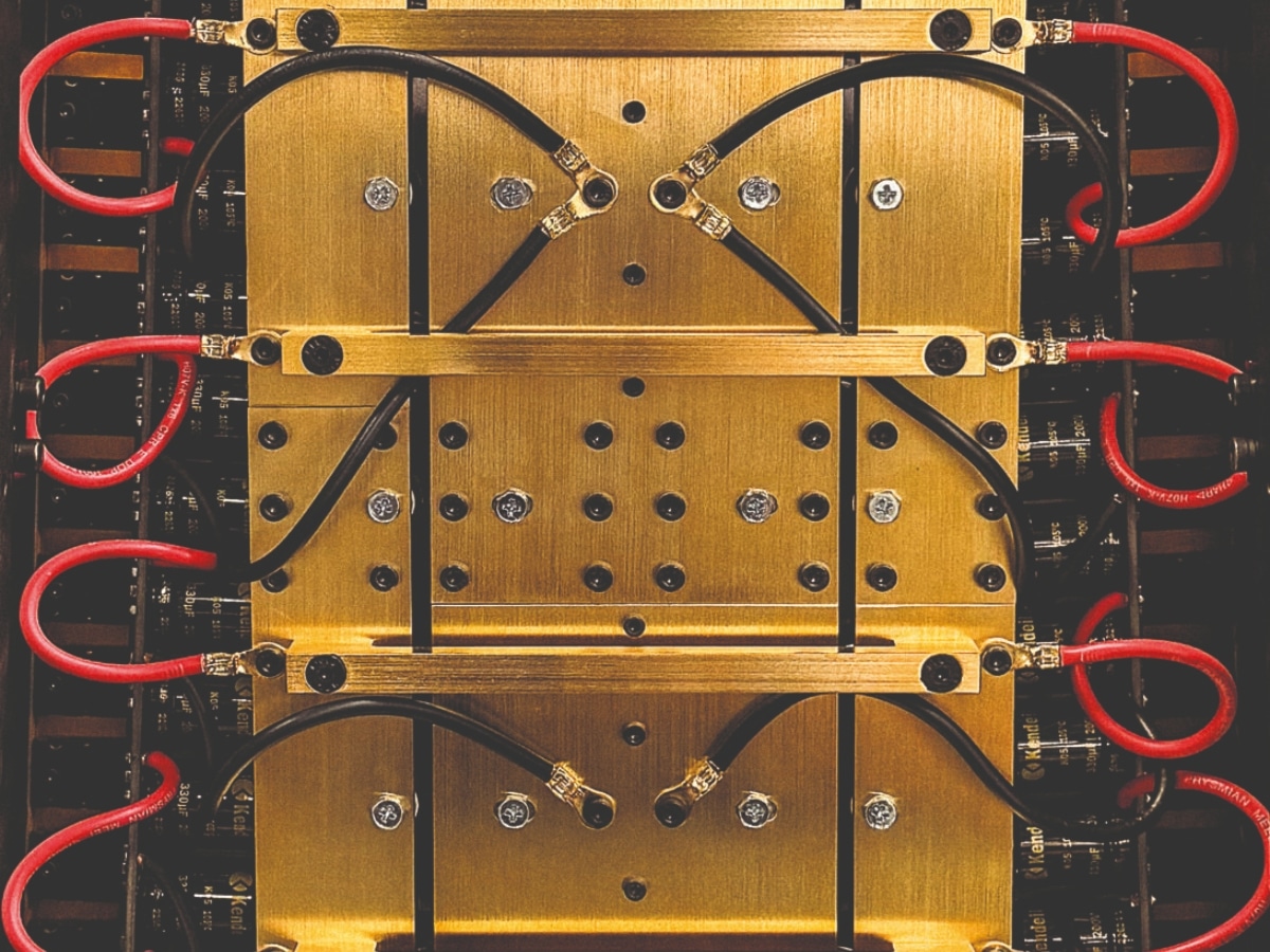 Goldmund telos 9800 amp 8