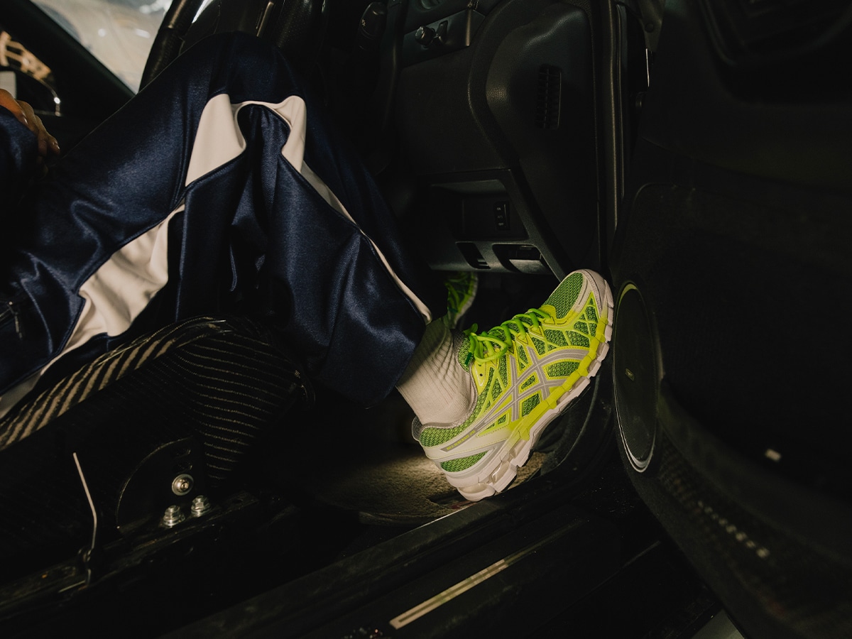 Up there x asics gel kayano 20 on foot in car 2