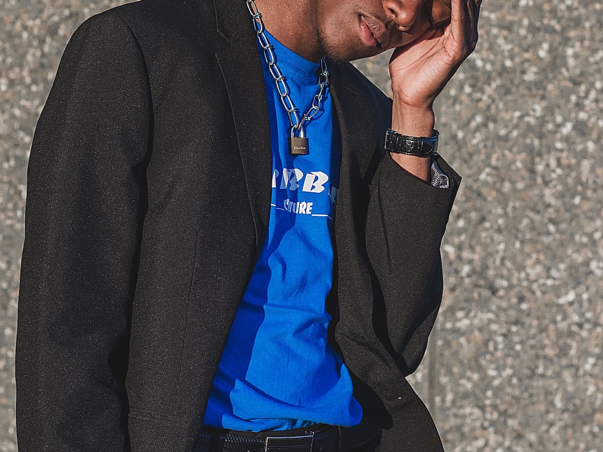 How to Wear Men’s Graphic Tees Without Looking Like a Teenager