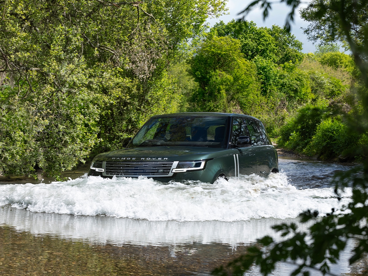 2027 range rover electric 0000 range rover electric wading 020926