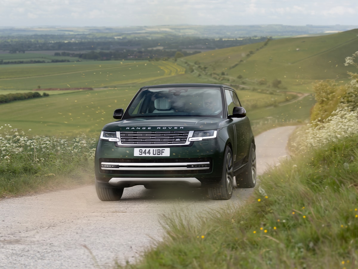 2027 range rover electric 0021 range rover electric dynamic still 02 020926