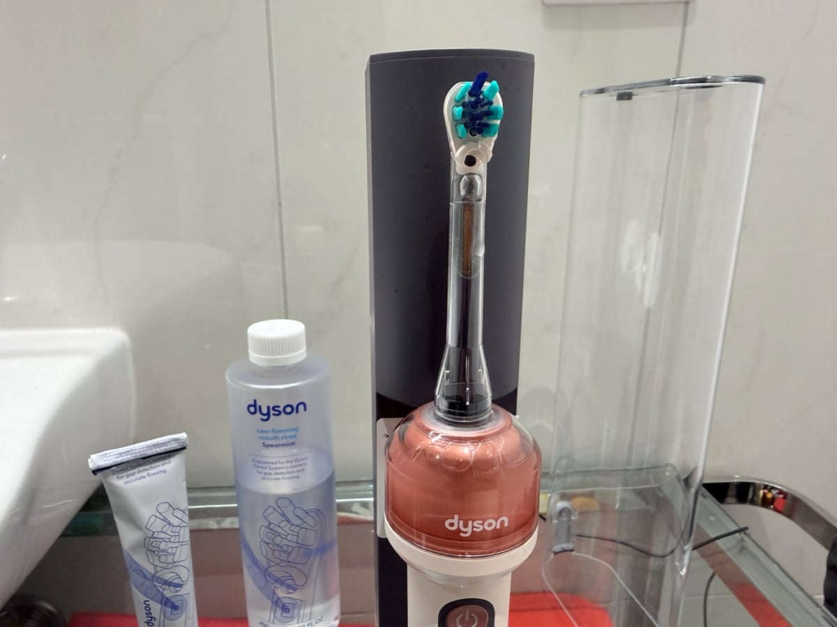 dyson toothbrush camerajet stand