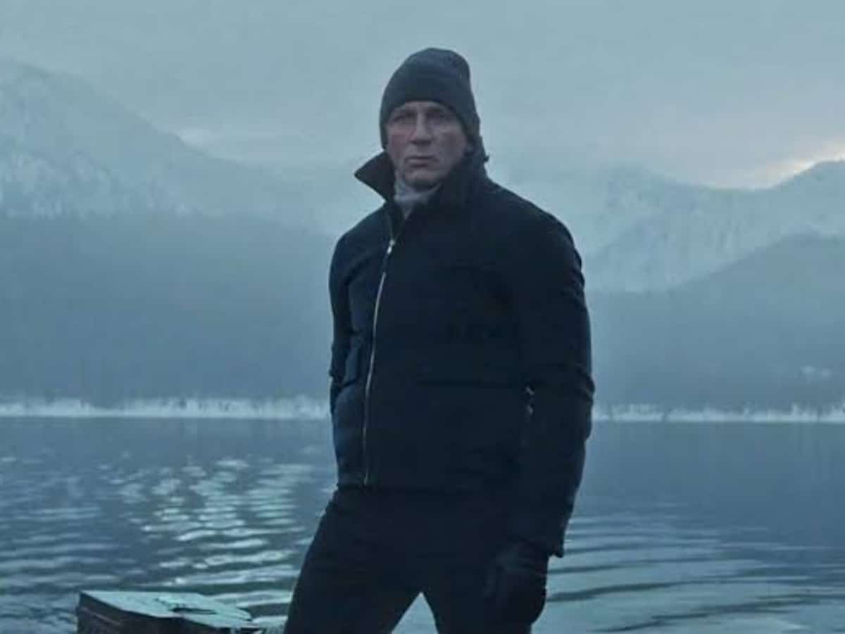 James bond daniel craig snow mr white