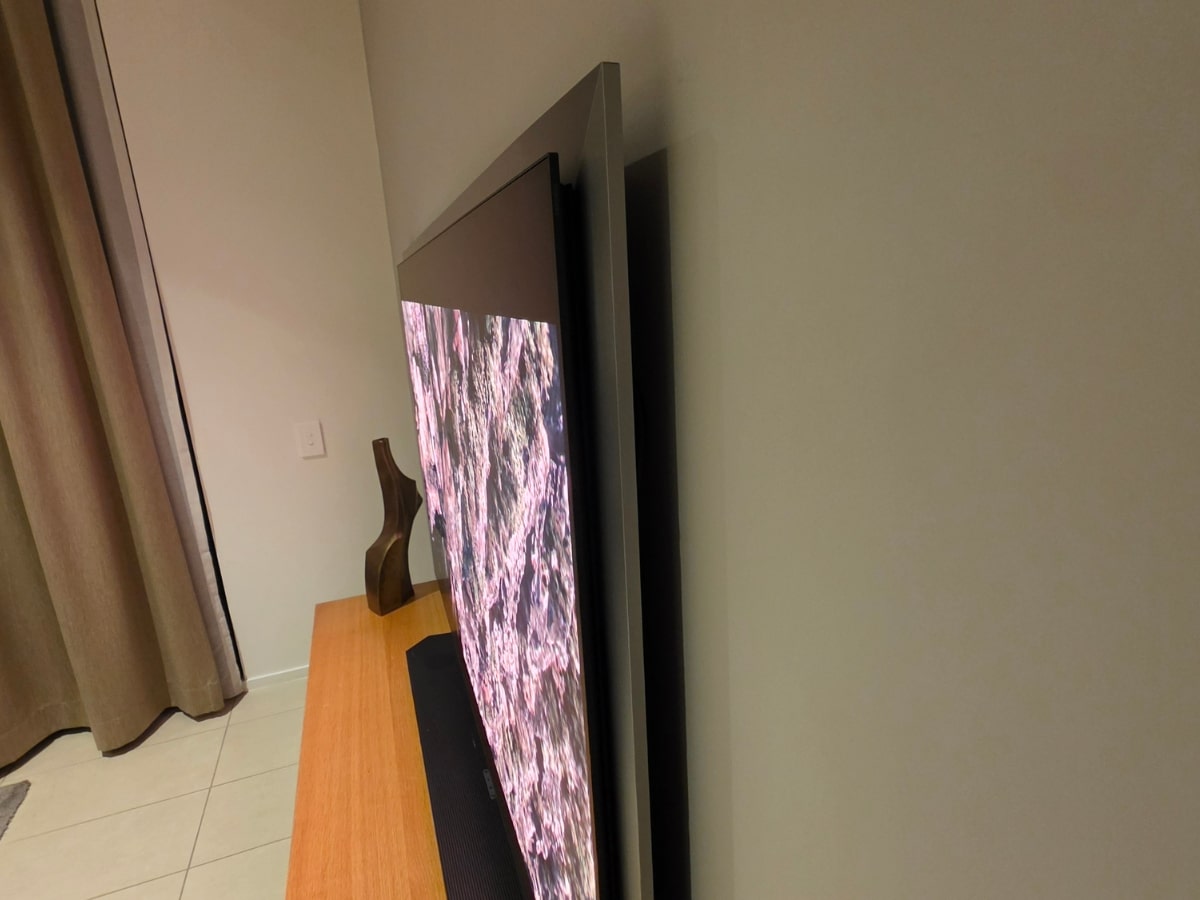 Samsung s95h oled side view