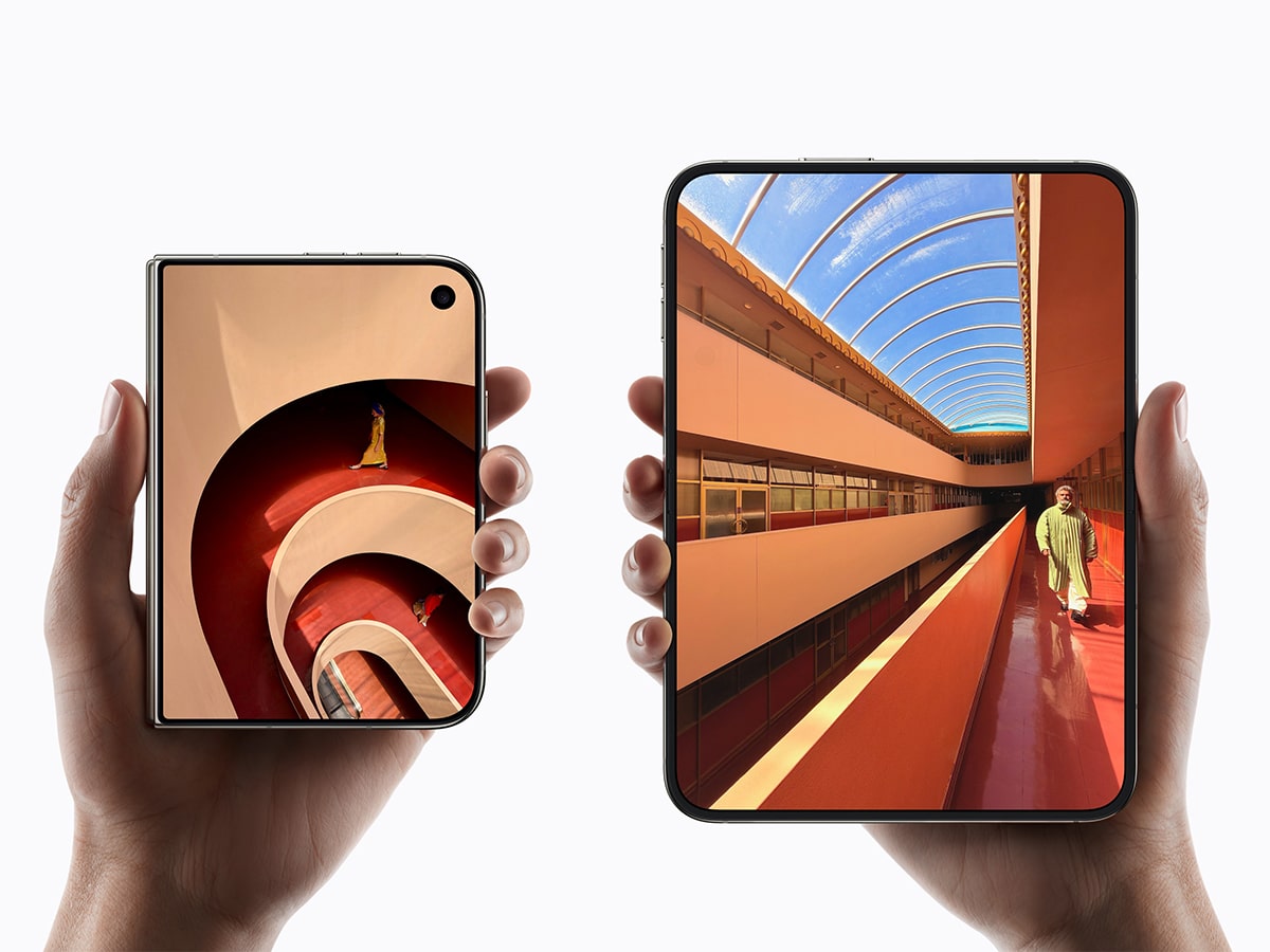 Iphone duo in hand 4