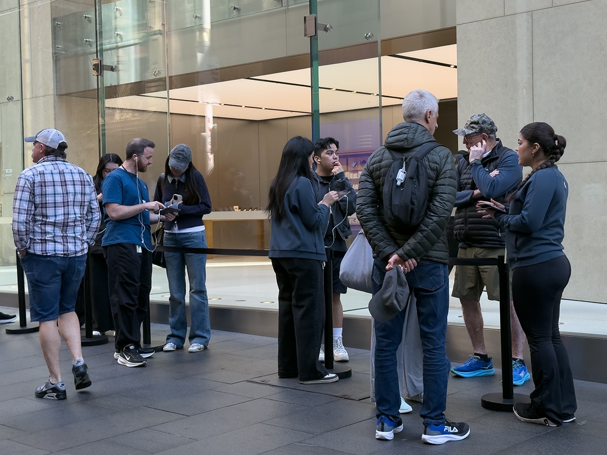 Iphone in sydney line 0003 img 9009