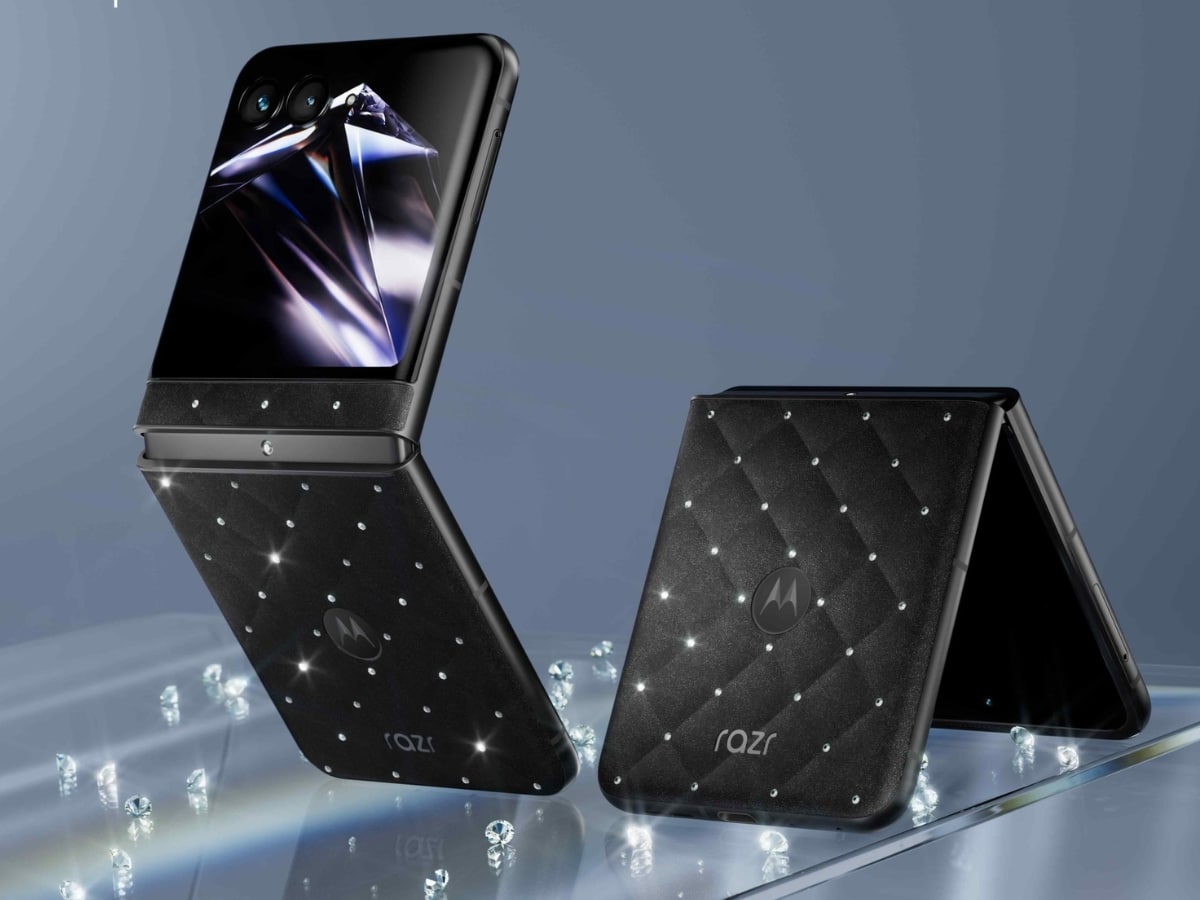 Motorola Bedazzles Its Razr With 35 Swarovski Crystals