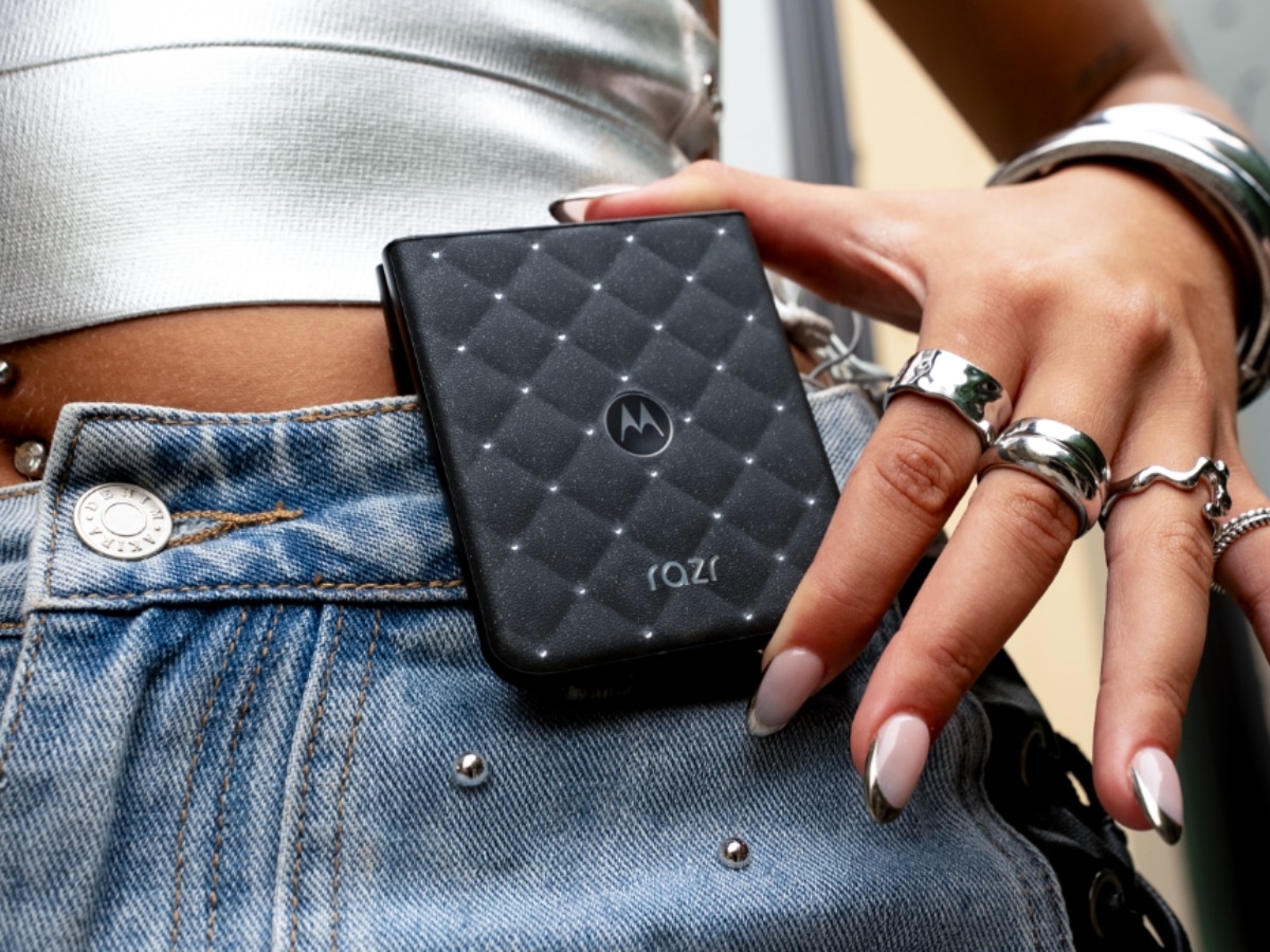 Motorola razr with crystals by swarovski 3