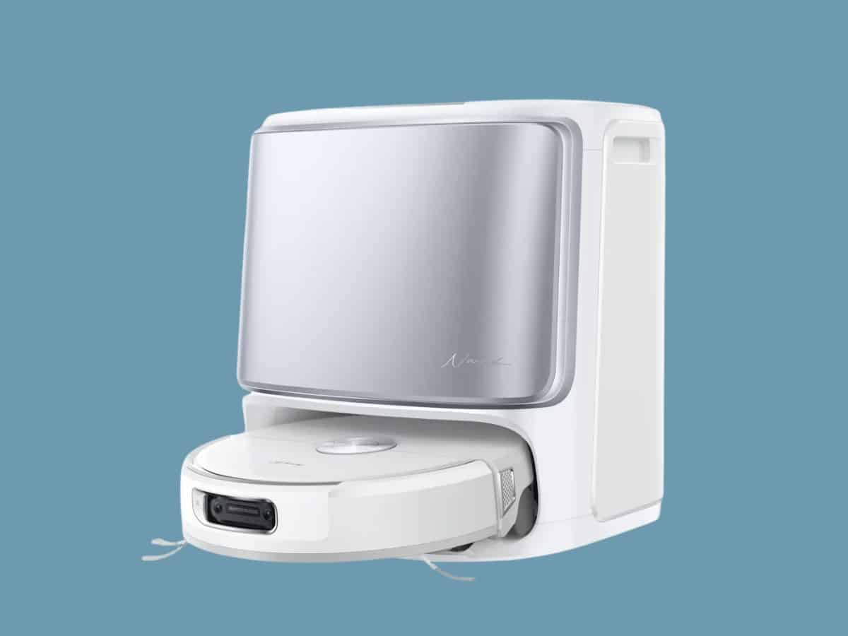 Narwal flow robotic vacuum