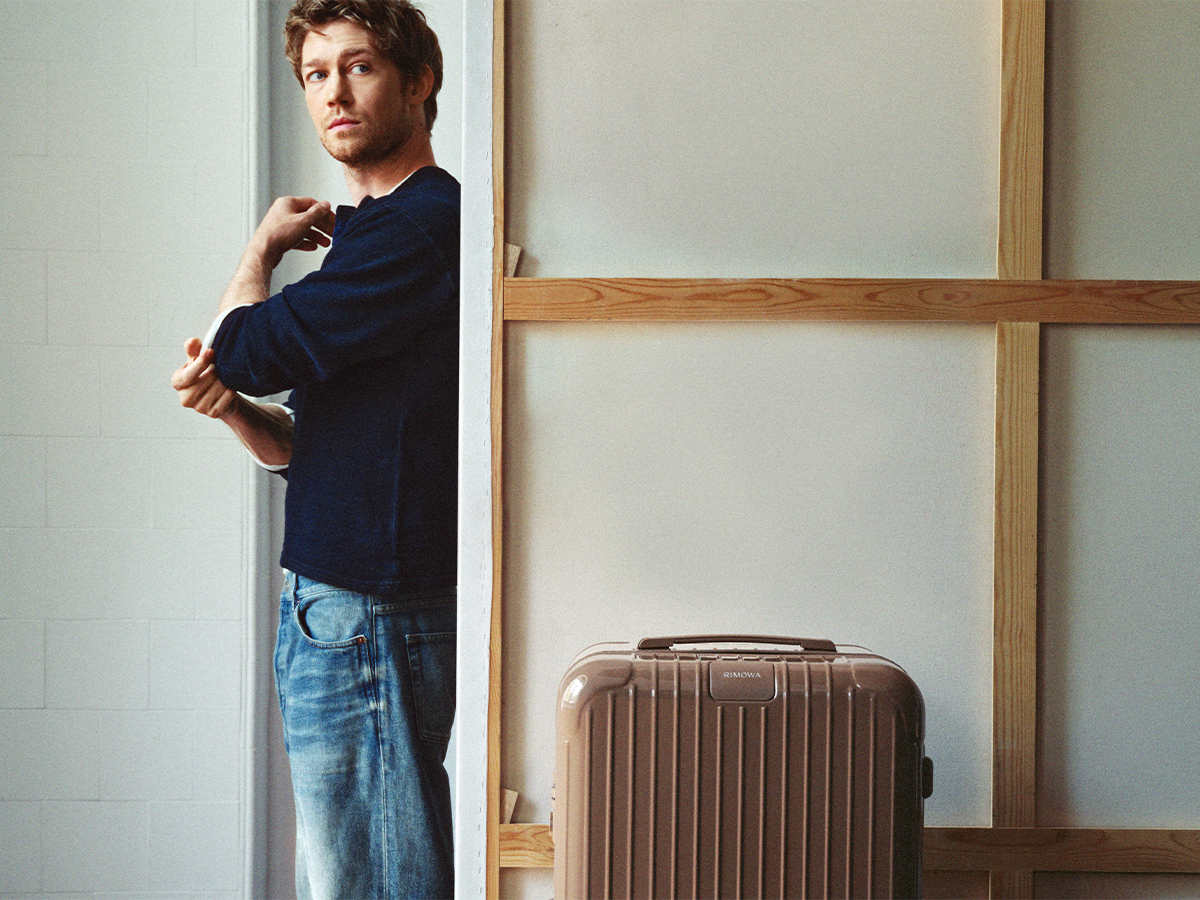 Rimowa ultramarine and umber collection 0007 rimowa essential umber ultramarine campaign still joe alwyn hr 16x9 02