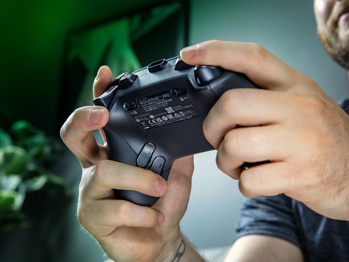 Razer wolverine v4 pro 11