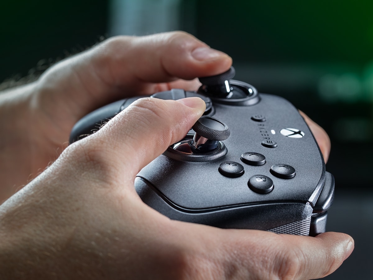 Razer wolverine v4 pro 9