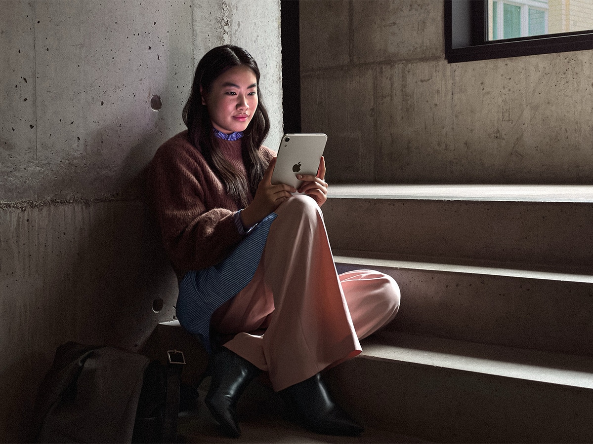 Ipad mini lifestyle image 2