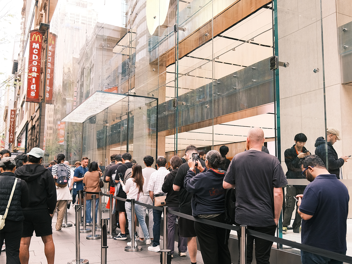 iPhone Duo line in Sydney 0001